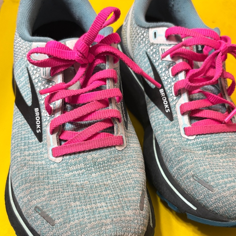 Brooks Women's Athletic Shoes - Light Blue with Vibrant Pink Laces